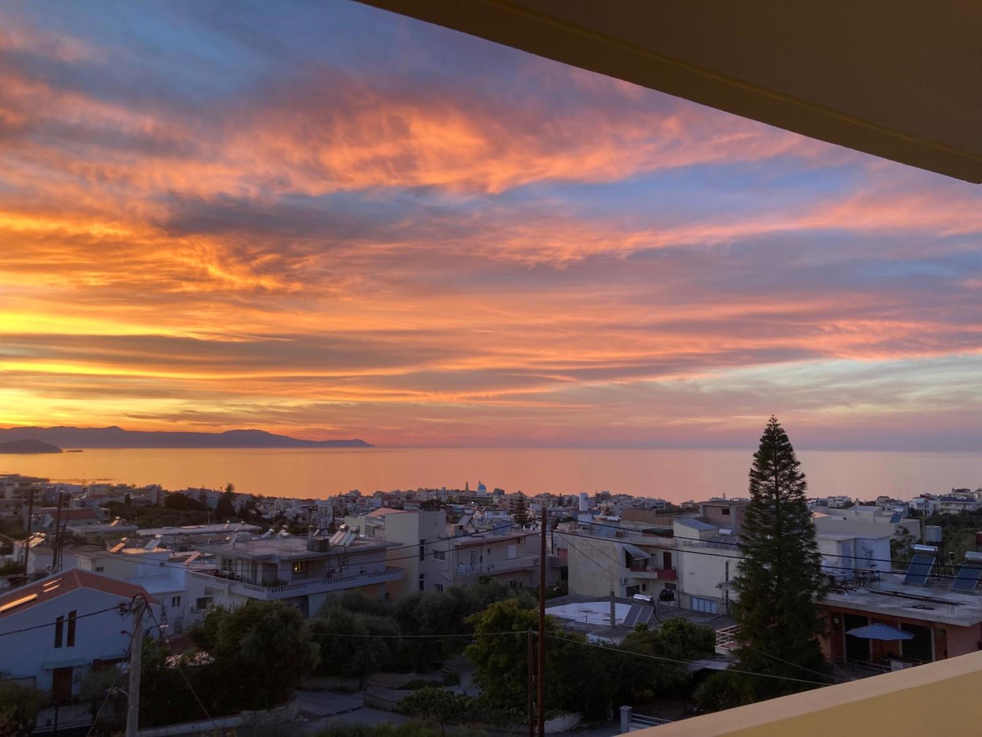 Stephanie'S Place - Charming Apartment With Sea View 干尼亞 外观 照片